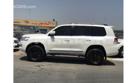 Buy Import Toyota Land Cruiser White Car in Import - Dubai in Abhasia Buy Import Toyota Land Cruiser White Car in Import - Dubai in Abhasia