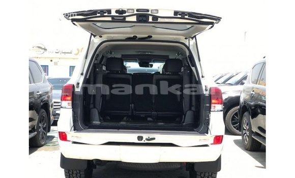 Buy Import Toyota Land Cruiser White Car in Import - Dubai in Abhasia Buy Import Toyota Land Cruiser White Car in Import - Dubai in Abhasia