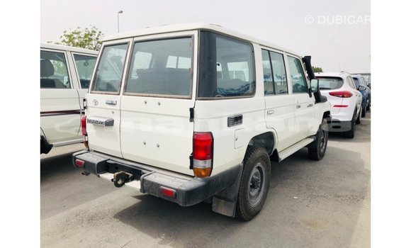 Buy Import Toyota Land Cruiser White Car in Import - Dubai in Abhasia Buy Import Toyota Land Cruiser White Car in Import - Dubai in Abhasia