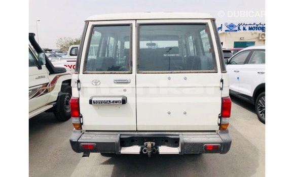 Buy Import Toyota Land Cruiser White Car in Import - Dubai in Abhasia Buy Import Toyota Land Cruiser White Car in Import - Dubai in Abhasia