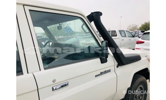Buy Import Toyota Land Cruiser White Car in Import - Dubai in Abhasia Buy Import Toyota Land Cruiser White Car in Import - Dubai in Abhasia