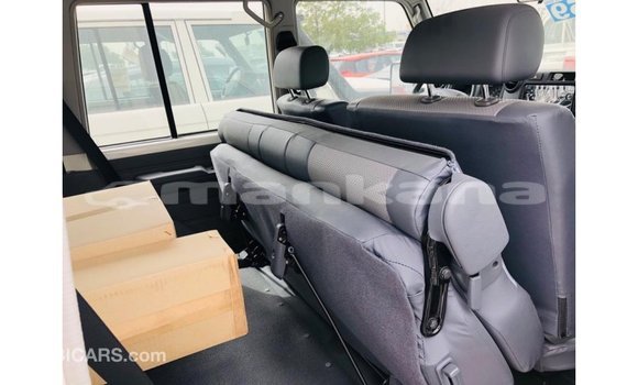 Buy Import Toyota Land Cruiser White Car in Import - Dubai in Abhasia Buy Import Toyota Land Cruiser White Car in Import - Dubai in Abhasia