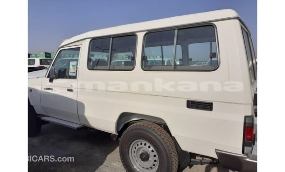 Buy Import Toyota Land Cruiser White Car in Import - Dubai in Abhasia Buy Import Toyota Land Cruiser White Car in Import - Dubai in Abhasia