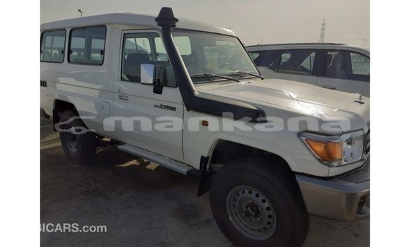 Buy Import Toyota Land Cruiser White Car in Import - Dubai in Abhasia Buy Import Toyota Land Cruiser White Car in Import - Dubai in Abhasia
