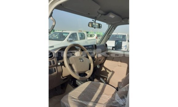 Buy Import Toyota Land Cruiser White Car in Import - Dubai in Abhasia Buy Import Toyota Land Cruiser White Car in Import - Dubai in Abhasia