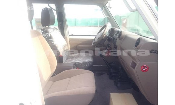 Buy Import Toyota Land Cruiser White Car in Import - Dubai in Abhasia Buy Import Toyota Land Cruiser White Car in Import - Dubai in Abhasia