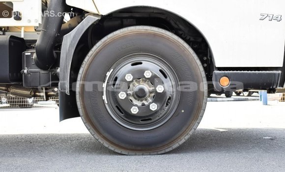 Buy Import Hino 300 Series White Truck in Import - Dubai in Abhasia