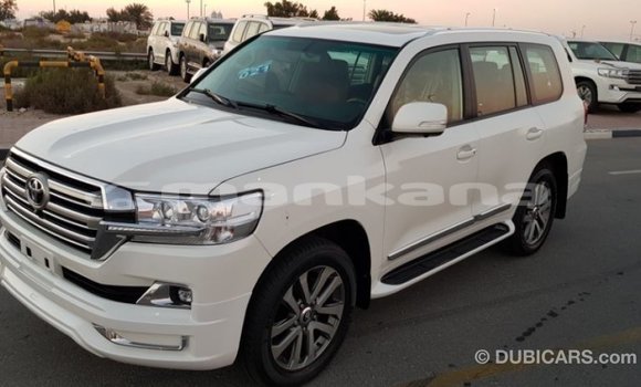 Buy Import Toyota Land Cruiser White Car in Import - Dubai in Abhasia Buy Import Toyota Land Cruiser White Car in Import - Dubai in Abhasia