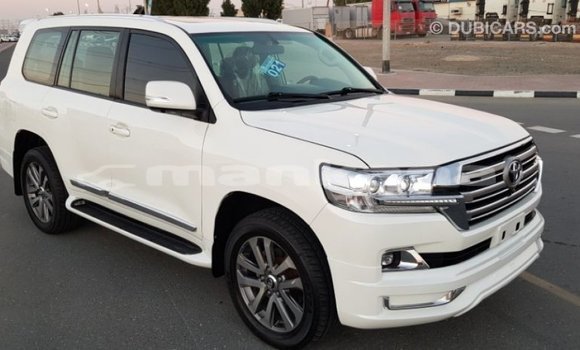 Buy Import Toyota Land Cruiser White Car in Import - Dubai in Abhasia Buy Import Toyota Land Cruiser White Car in Import - Dubai in Abhasia