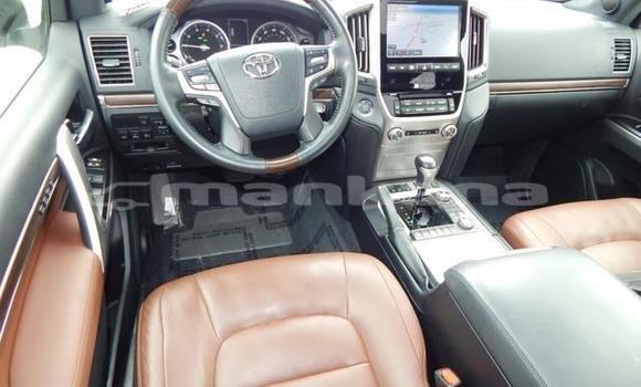Buy Used Toyota Land Cruiser White Car in Batumi in Ajaria Buy Used Toyota Land Cruiser White Car in Batumi in Ajaria