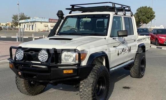 Buy Used Toyota Land Cruiser White Car in Ambrolauri in Racha Buy Used Toyota Land Cruiser White Car in Ambrolauri in Racha