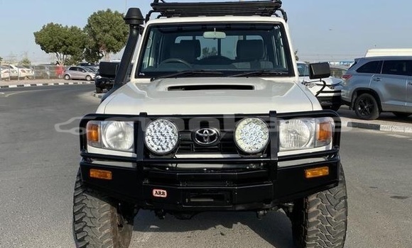 Buy Used Toyota Land Cruiser White Car in Ambrolauri in Racha Buy Used Toyota Land Cruiser White Car in Ambrolauri in Racha