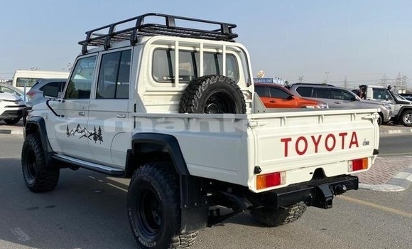 Buy Used Toyota Land Cruiser White Car in Ambrolauri in Racha Buy Used Toyota Land Cruiser White Car in Ambrolauri in Racha
