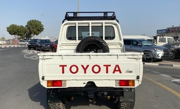 Buy Used Toyota Land Cruiser White Car in Ambrolauri in Racha Buy Used Toyota Land Cruiser White Car in Ambrolauri in Racha