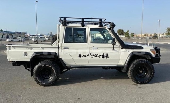 Buy Used Toyota Land Cruiser White Car in Ambrolauri in Racha Buy Used Toyota Land Cruiser White Car in Ambrolauri in Racha