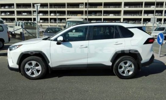 Buy Used Toyota RAV4 White Car in Chiatura in Imereti Buy Used Toyota RAV4 White Car in Chiatura in Imereti