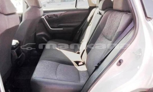 Buy Used Toyota RAV4 White Car in Chiatura in Imereti Buy Used Toyota RAV4 White Car in Chiatura in Imereti