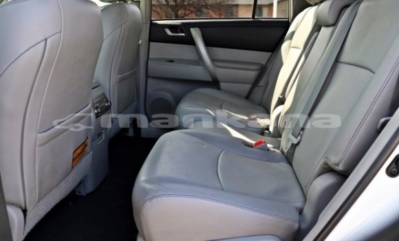 Buy Used Toyota Highlander Silver Car in Ozurgeti in Guria Buy Used Toyota Highlander Silver Car in Ozurgeti in Guria