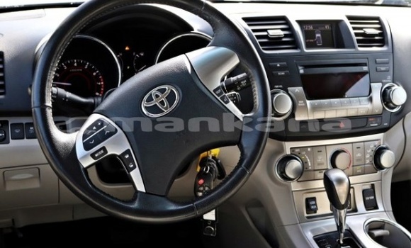 Buy Used Toyota Highlander Silver Car in Ozurgeti in Guria Buy Used Toyota Highlander Silver Car in Ozurgeti in Guria