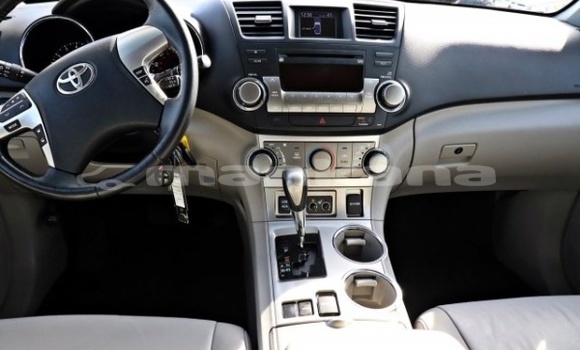 Buy Used Toyota Highlander Silver Car in Ozurgeti in Guria Buy Used Toyota Highlander Silver Car in Ozurgeti in Guria