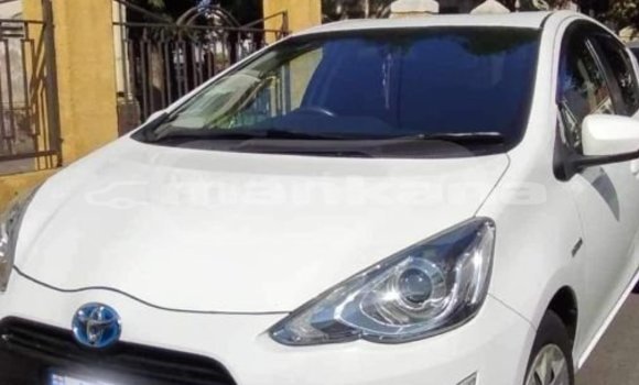 Buy Used Toyota Aqua White Car in Tbilisi in Tbilisi Buy Used Toyota Aqua White Car in Tbilisi in Tbilisi