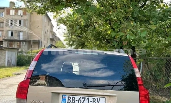 Buy Used Volvo XC70 Green Car in Batumi in Ajaria