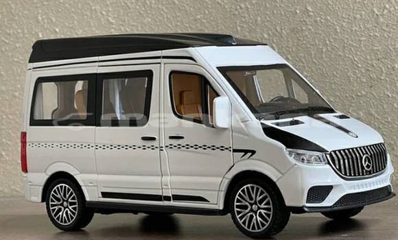 Buy Used Toyota Hiace White Car in Ambrolauri in Racha Buy Used Toyota Hiace White Car in Ambrolauri in Racha