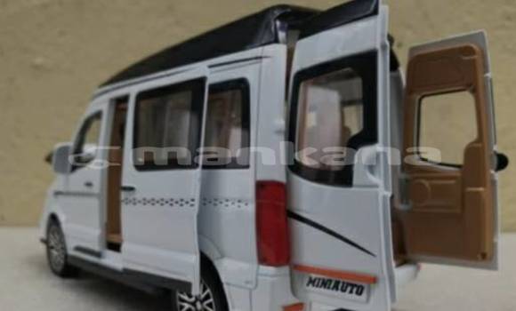 Buy Used Toyota Hiace White Car in Ambrolauri in Racha Buy Used Toyota Hiace White Car in Ambrolauri in Racha