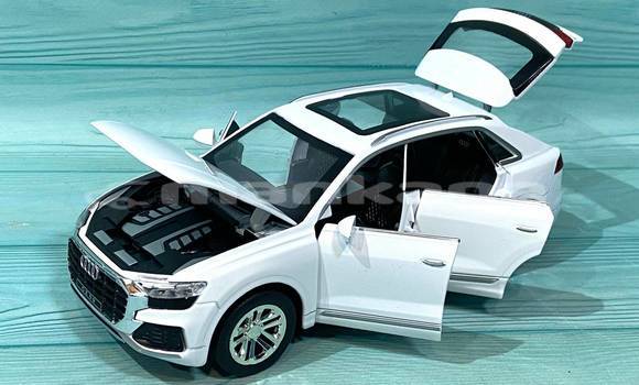 Buy Used Toyota IST White Car in Bagdadi in Imereti Buy Used Toyota IST White Car in Bagdadi in Imereti