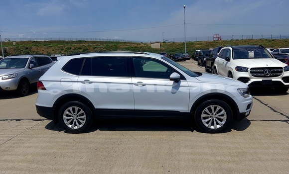 Buy New Volkswagen Tiguan White Car in Rustavi in Tbilisi Buy New Volkswagen Tiguan White Car in Rustavi in Tbilisi