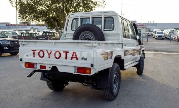 Buy Import Toyota Land Cruiser White Car in Import - Dubai in Abhasia Buy Import Toyota Land Cruiser White Car in Import - Dubai in Abhasia