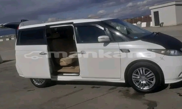 Buy Used Aston Martin V12 Vanquish White Car in Kobuleti in Ajaria Buy Used Aston Martin V12 Vanquish White Car in Kobuleti in Ajaria