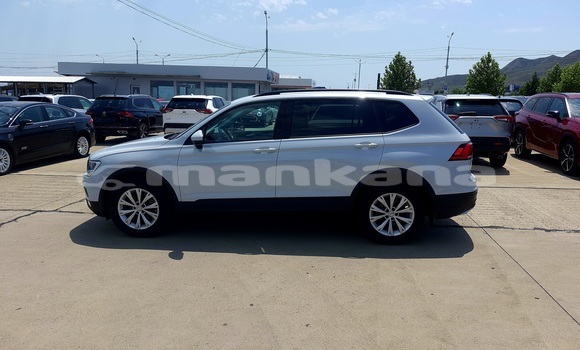 Buy New Volkswagen Tiguan White Car in Rustavi in Tbilisi Buy New Volkswagen Tiguan White Car in Rustavi in Tbilisi