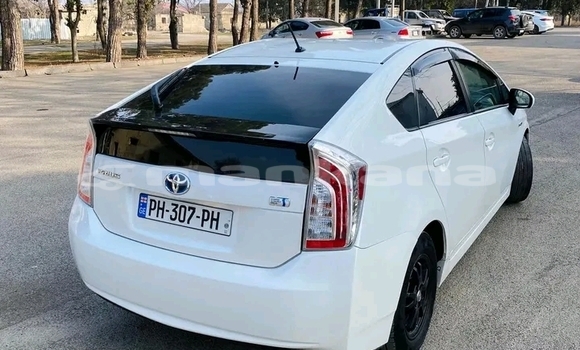 Buy Used Toyota Picnic White Car in Import - Dubai in Abhasia