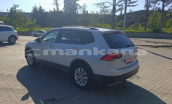 Buy New Volkswagen Tiguan White Car in Rustavi in Tbilisi Buy New Volkswagen Tiguan White Car in Rustavi in Tbilisi