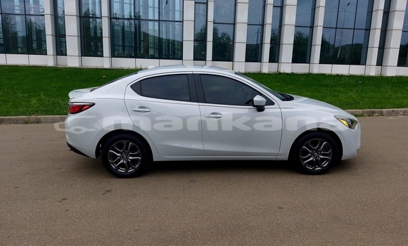 Buy New Toyota Yaris White Car in Tbilisi in Tbilisi Buy New Toyota Yaris White Car in Tbilisi in Tbilisi