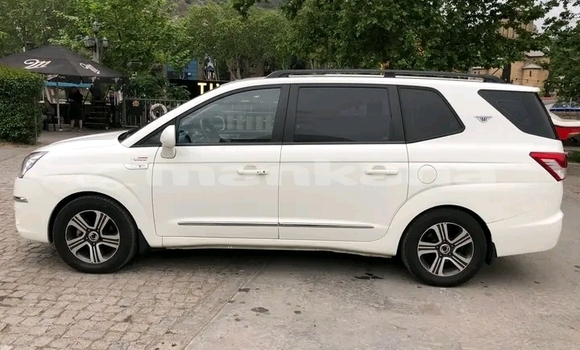 Buy Used Dodge Challenger White Car in Bagdadi in Imereti Buy Used Dodge Challenger White Car in Bagdadi in Imereti