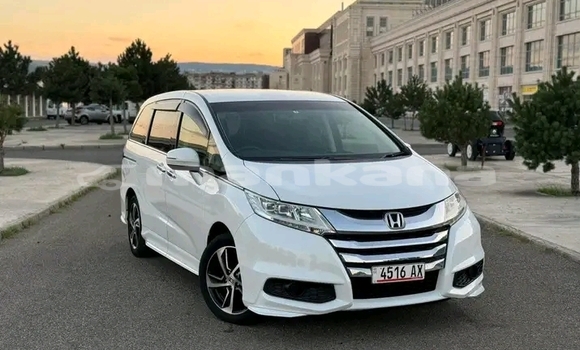 Buy Used Honda Odyssey White Car in Cnori in Kaheti Buy Used Honda Odyssey White Car in Cnori in Kaheti