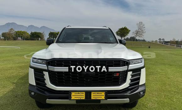 Buy Used Toyota Land Cruiser White Car in Tbilisi in Tbilisi Buy Used Toyota Land Cruiser White Car in Tbilisi in Tbilisi