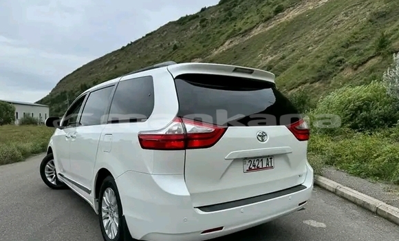 Buy Used Toyota Sienna White Car in Batumi in Ajaria Buy Used Toyota Sienna White Car in Batumi in Ajaria