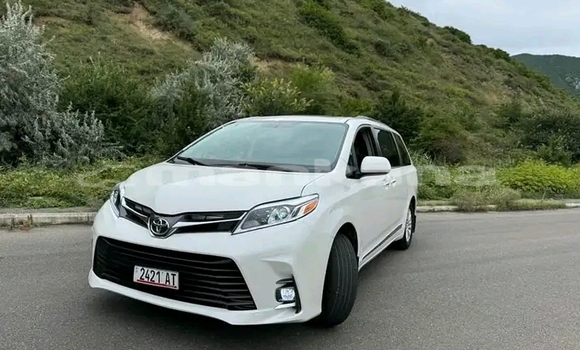 Buy Used Toyota Sienna White Car in Batumi in Ajaria Buy Used Toyota Sienna White Car in Batumi in Ajaria