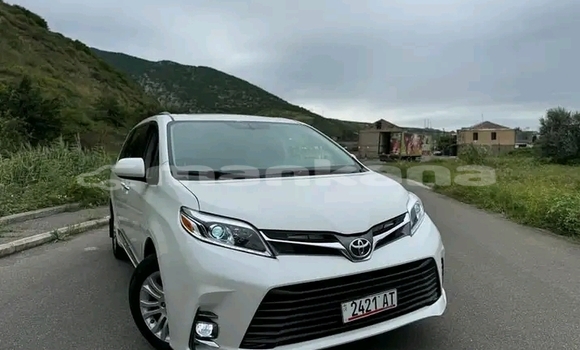 Buy Used Toyota Sienna White Car in Batumi in Ajaria Buy Used Toyota Sienna White Car in Batumi in Ajaria