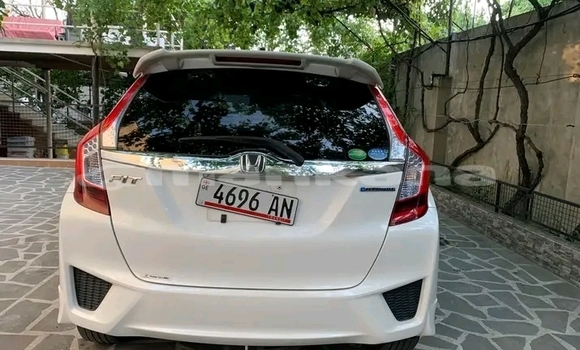 Buy Used Honda FIT White Car in Batumi in Ajaria Buy Used Honda FIT White Car in Batumi in Ajaria