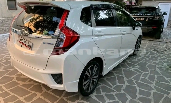 Buy Used Honda FIT White Car in Batumi in Ajaria Buy Used Honda FIT White Car in Batumi in Ajaria