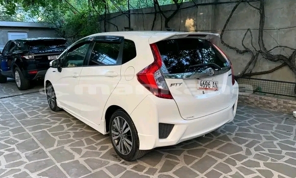 Buy Used Honda FIT White Car in Batumi in Ajaria Buy Used Honda FIT White Car in Batumi in Ajaria