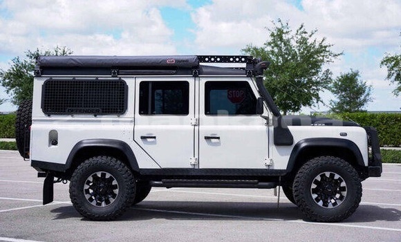 Buy Used Land Rover Defender White Car in Tbilisi in Tbilisi Buy Used Land Rover Defender White Car in Tbilisi in Tbilisi