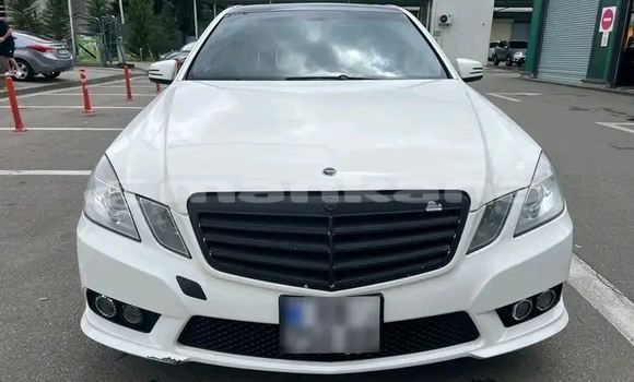 Buy Used Mercedes-Benz C180 coupe White Car in Gulripshi in Abhasia Buy Used Mercedes-Benz C180 coupe White Car in Gulripshi in Abhasia