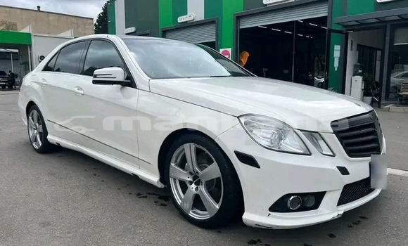 Buy Used Mercedes-Benz C180 coupe White Car in Gulripshi in Abhasia Buy Used Mercedes-Benz C180 coupe White Car in Gulripshi in Abhasia