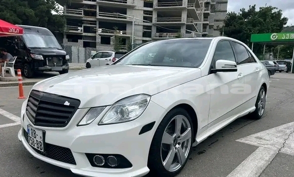 Buy Used Mercedes-Benz C180 coupe White Car in Gulripshi in Abhasia Buy Used Mercedes-Benz C180 coupe White Car in Gulripshi in Abhasia