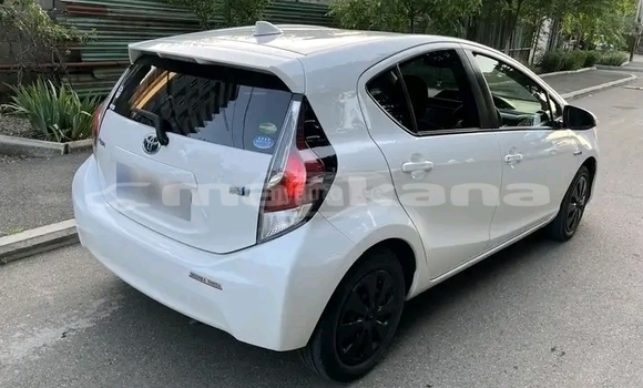 Buy Used Toyota Aqua White Car in Bihvinta in Abhasia Buy Used Toyota Aqua White Car in Bihvinta in Abhasia